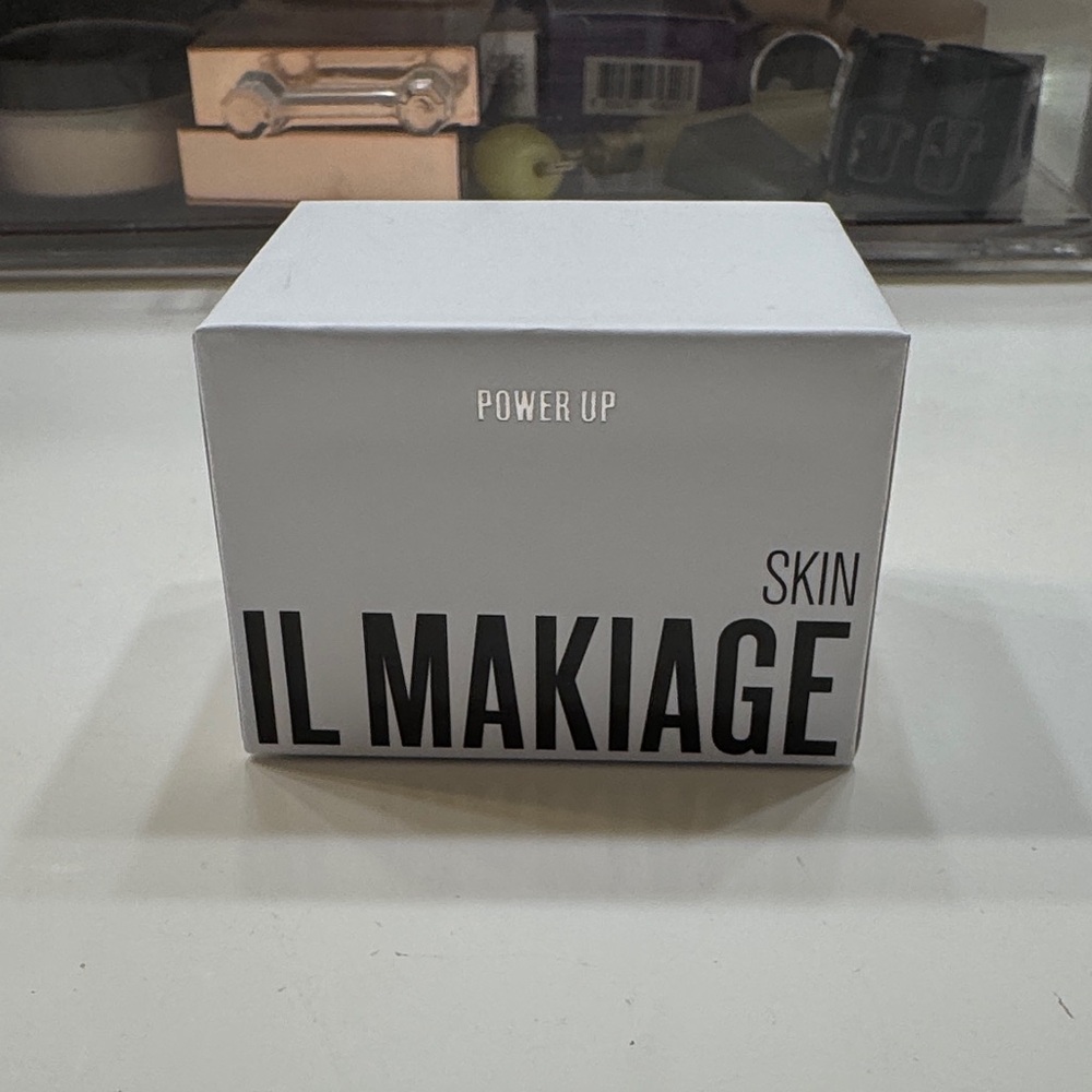 IL MAKIAGE Power Up Anti-Aging Brightness Boosting Eye Treatment